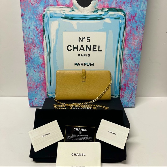 CHANEL Handbags - 💎CHANEL COCO CC SNAP WALLET W CHAIN AUTHENTICATED